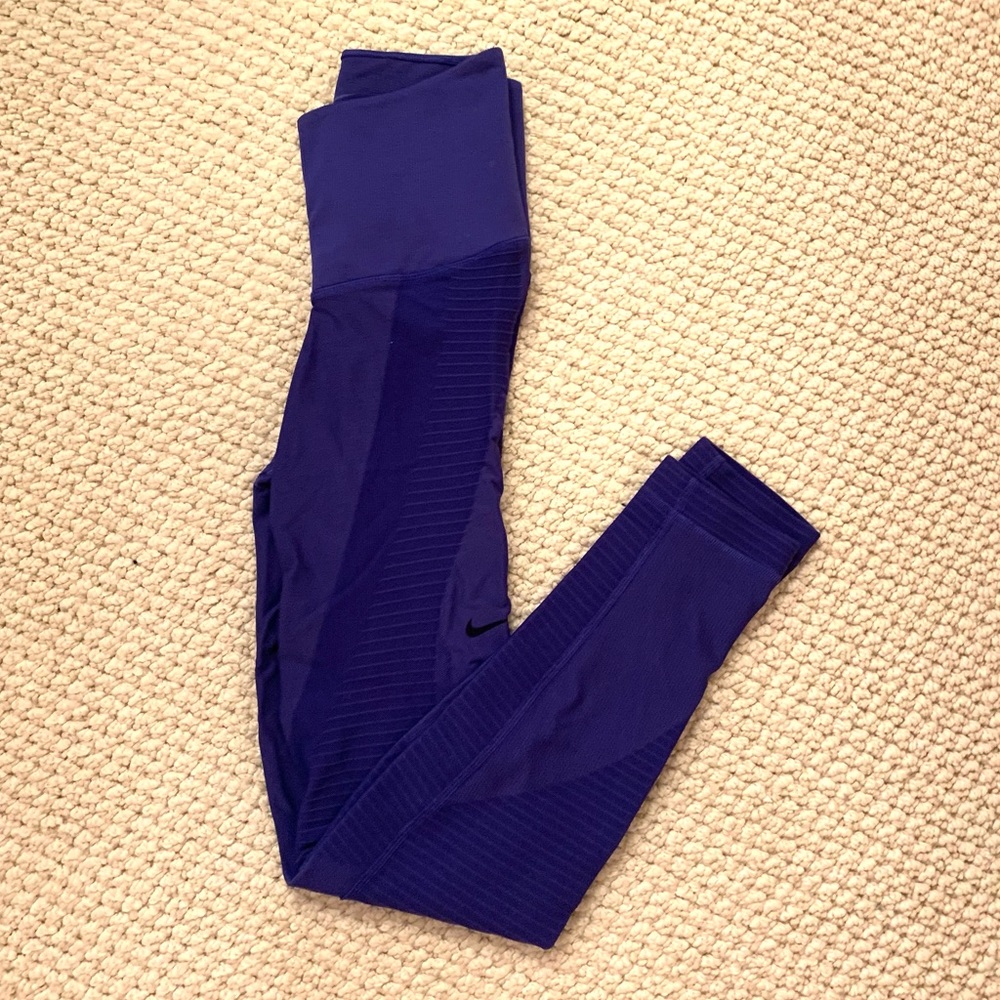 Nike women’s leggings in blue